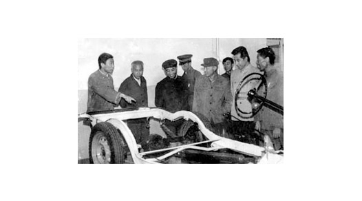 80年代初，交通部副部長(zhǎng)王展義來(lái)我校檢查指導(dǎo)工作