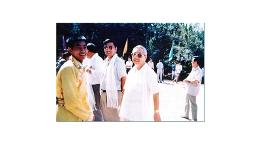 交通廳副廳長姚尚宏、呼市副市長連輯看望藏族學(xué)生