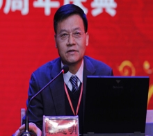 中國科學(xué)院院士、西北生態(tài)環(huán)境資源研究院常務(wù)副院長、我國著名寒區(qū)土木工程專家、博士生導(dǎo)師賴遠明教授就“寒區(qū)道路熱學(xué)特性分析方法和凍害防治技術(shù)”?與嘉賓、校友和師生分享了自己獨特的見解